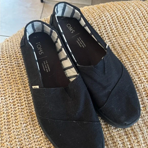 Toms Men’s Casual Black Slip-On Shoes - Picture 2 of 4